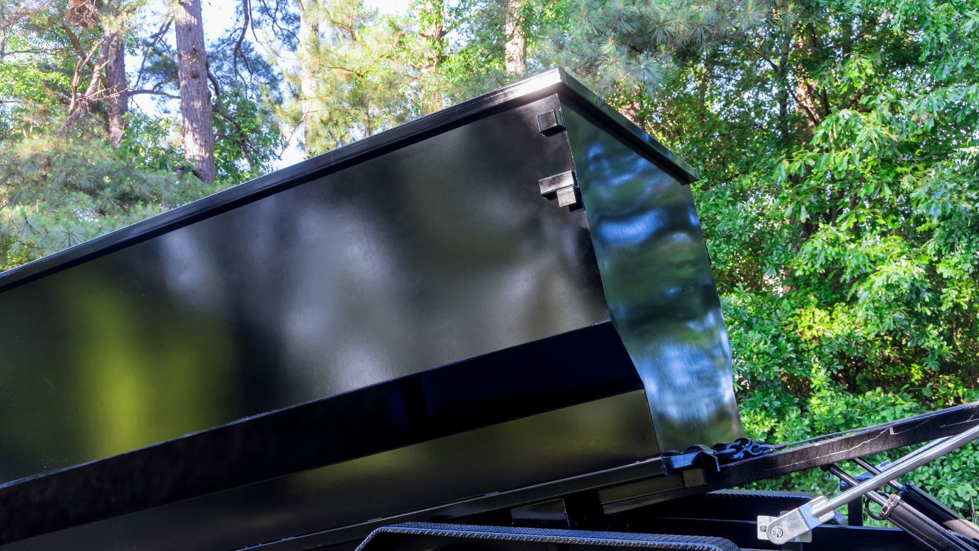 How Do You Dump a Self-Dumping Hopper? - Hoppers Direct